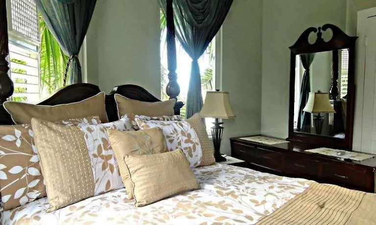 Private 2 Bedroom Beachfront Penthouse Condo Ocho Rios, Jamaica Apartamento