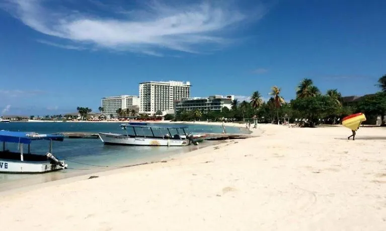 Private 2 Bedroom Beachfront Penthouse Condo Ocho Rios, Jamaica Apartment